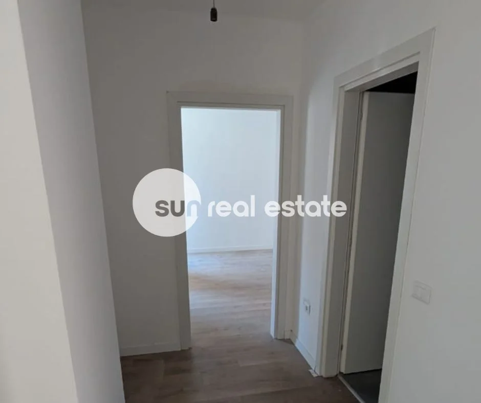 Tirane, shitet apartament 2+1+Ballkon Kati 4, 105 m² 294.000 € (KOMUNA PARISIT)