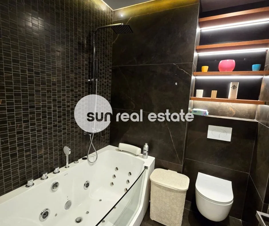 Shkoder, jepet me qera apartament 2+1+Ballkon Kati 2, 120 m² (AFER ARGENTIT, SHKODER)