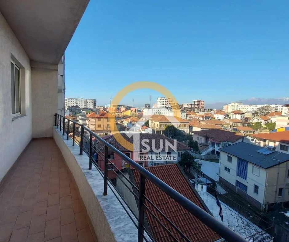 Shkoder, jepet me qera apartament 2+1+Ballkon Kati 4, 120 m² 400 € 