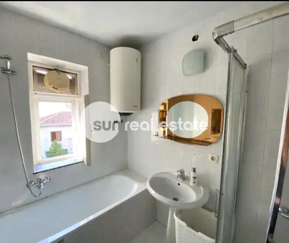 Shkoder, jepet me qera apartament 2+1+Ballkon Kati 3, 75 m² (CINARI)