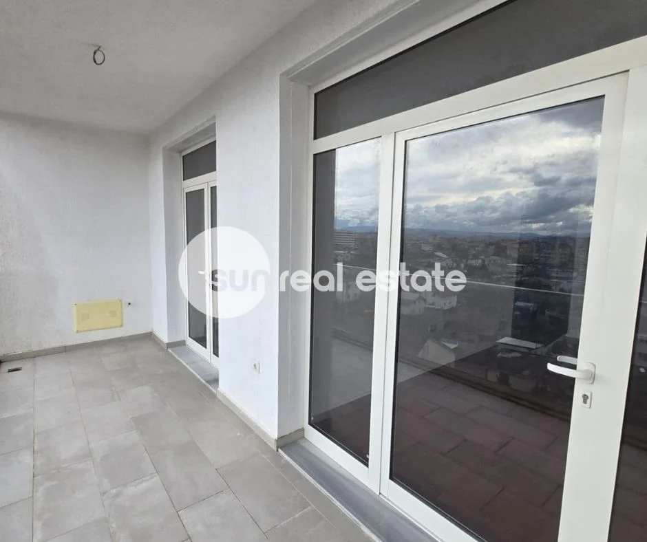 Shkoder, shitet apartament 1+1+Ballkon Kati 7, 70 m² 83.000 € (AFER POLICISE)