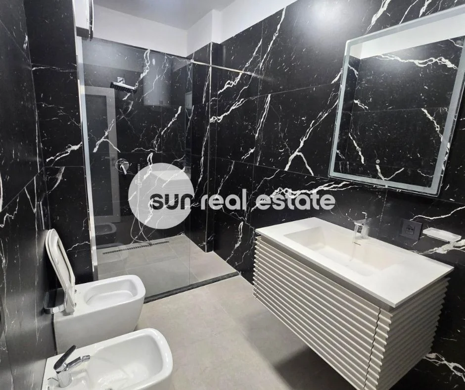 Tirane, shitet ambjent biznesi Kati 9, 202 m² (Mbikalimi I Kamzës)