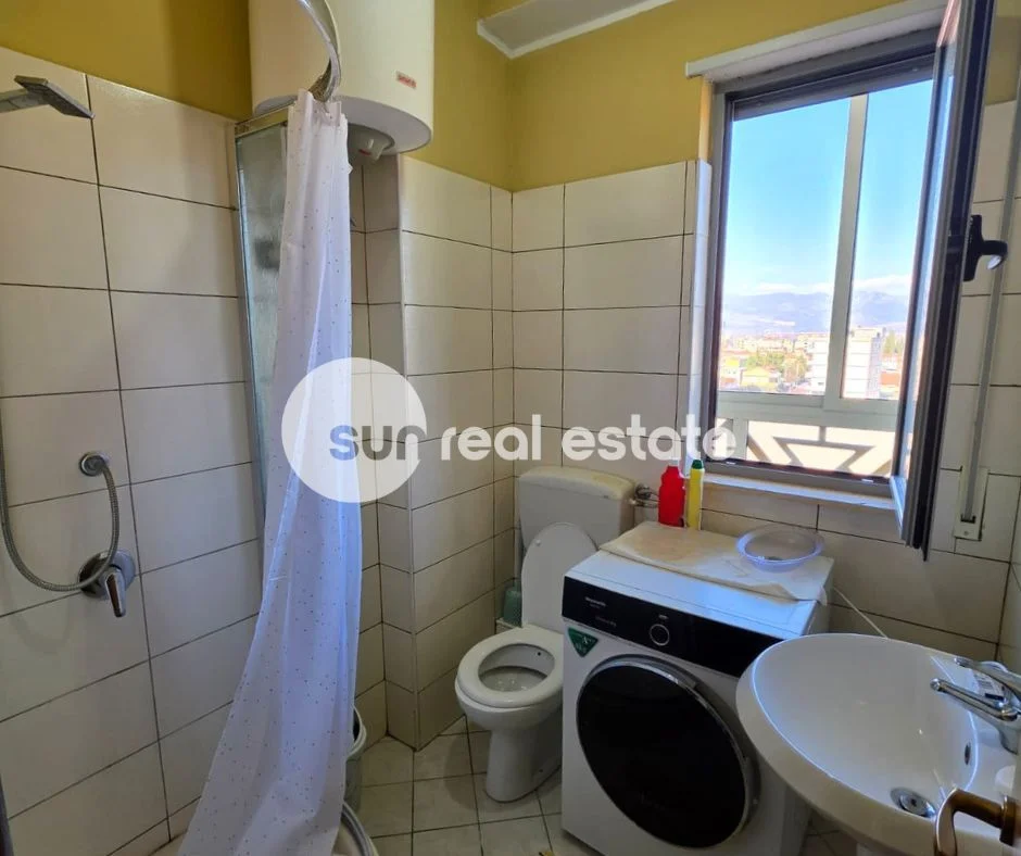 Shkoder, shitet apartament 1+1+Ballkon Kati 5, 55 m² (TEK KISHA E MADHE)