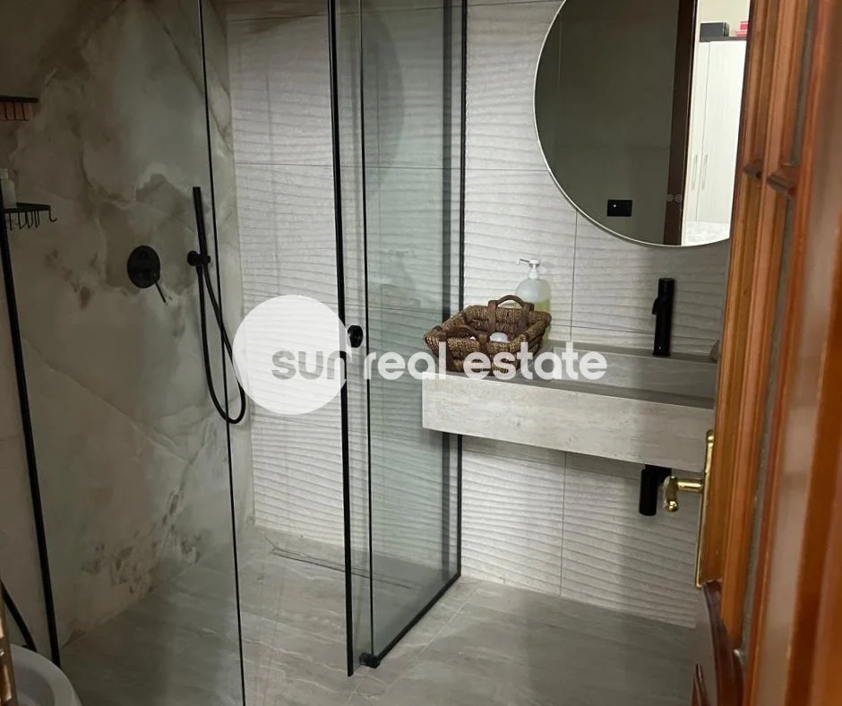 Shkoder, jepet me qera apartament 3+1 Kati 3, 207 m² 1.200 € (TEK DOLLARI)