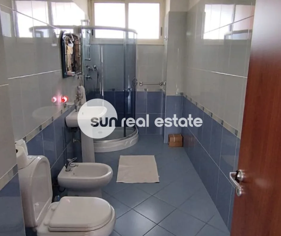 Shkoder, jepet me qera apartament 2+1+Ballkon Kati 3, 136 m² (PEDONALE BASHKIA)