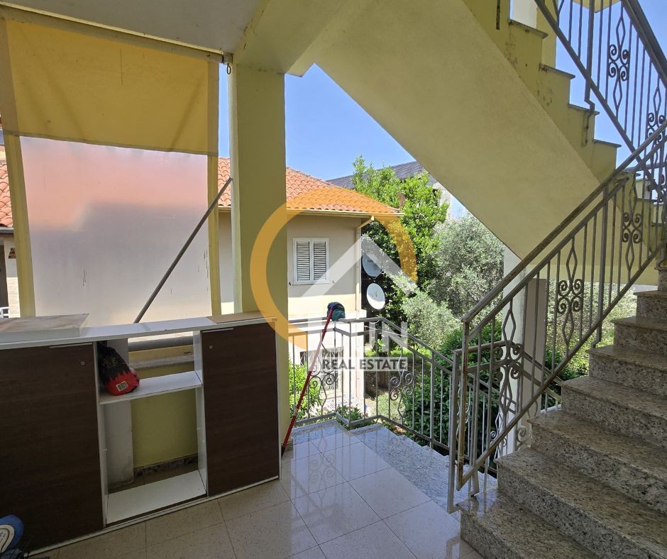 Shkoder, jepet me qera shtepi 2+1 Kati 2, 120 m² 