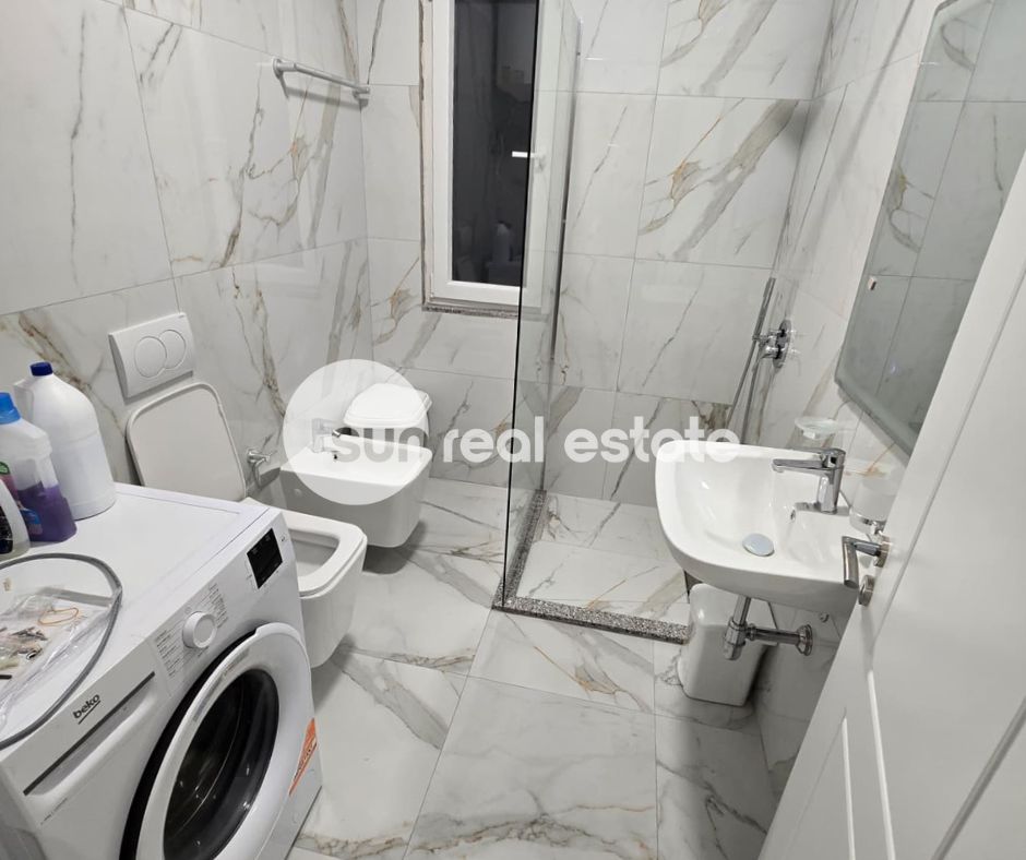 Shkoder, jepet me qera apartament 2+1+Ballkon Kati 4, 110 m² 600 € (ZDRALE)