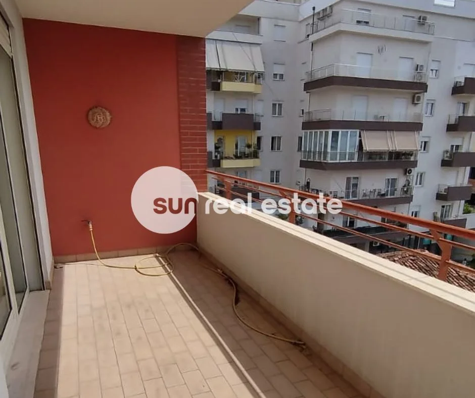 Shkoder, jepet me qera apartament 2+1+Ballkon Kati 3, 136 m² (PEDONALE BASHKIA)