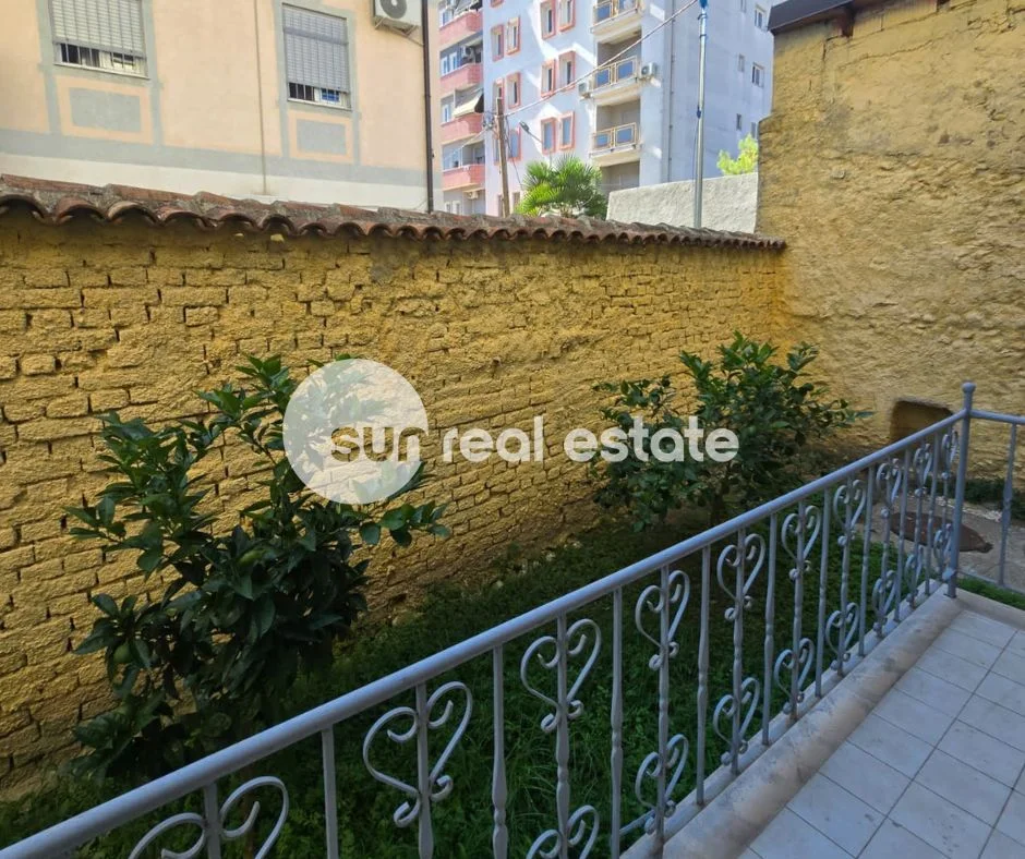 Shkoder, jepet me qera apartament 2+1+Ballkon Kati 0, 92 m² 