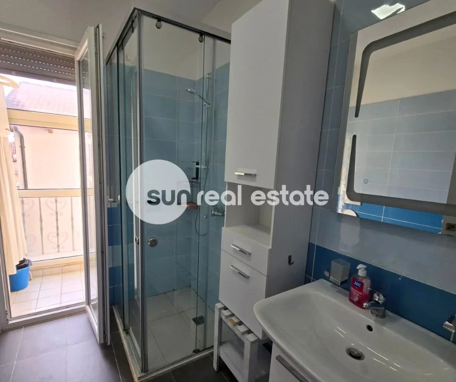 Shkoder, jepet me qera apartament 1+1+Ballkon Kati 2, 60 m² 400 € (GJUHADOL)