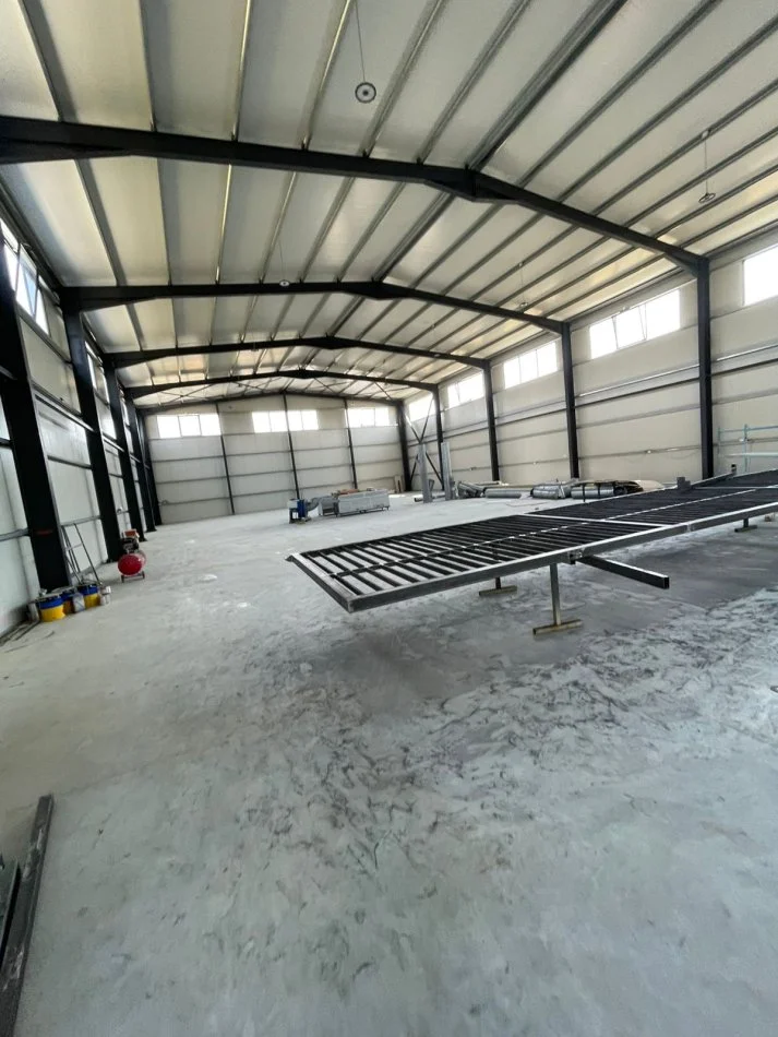 Tirane, jepet me qera magazine Kati 0, 3.000 m² 1.300 € (VALIAS)