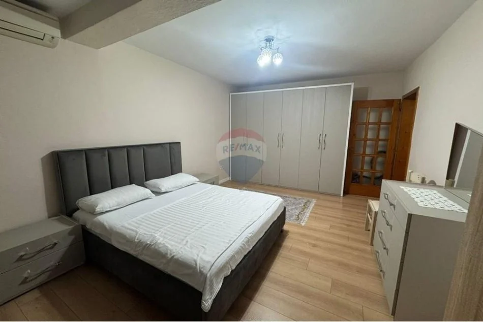 Tirane, jepet me qera apartament 1+1 Kati 3, 75 m² 600 € (Rruga Fortuzi)