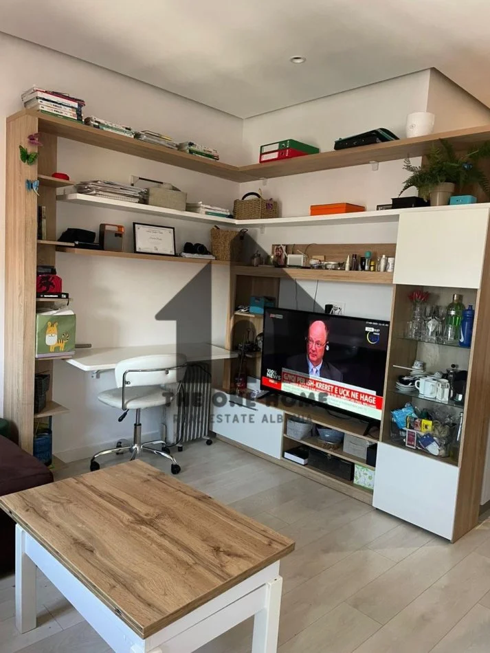 Tirane, jepet me qera apartament 1+1+Ballkon Kati 5, 55 m² 500 € (Vasil Shanot)