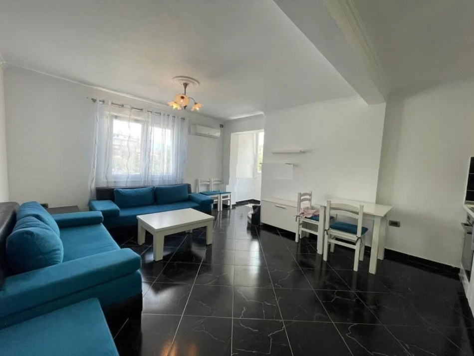 Tirane, jepet me qera apartament 1+1 Kati 3, 67 m² 450 € (Vasil Shanto)