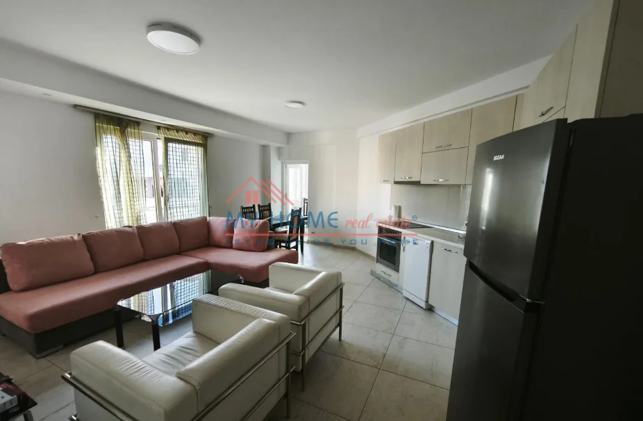 Tirane, jepet me qera apartament 2+1+Ballkon Kati 5, 93 m² 700 € (Vasil Shanto)