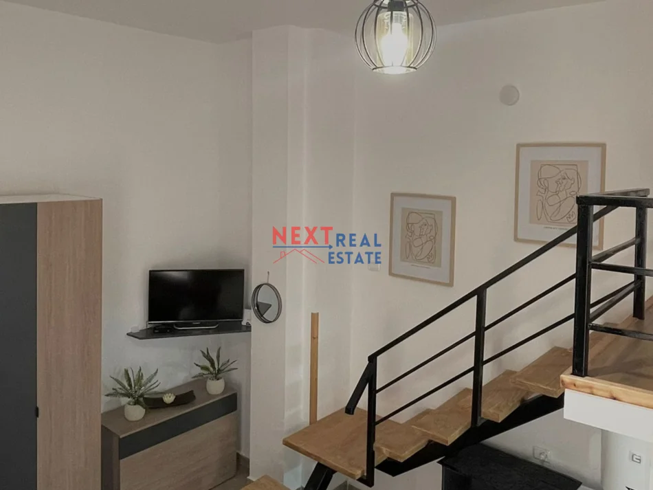 Vlore, jepet me qera apartament duplex 1+1 , 350 € (LUNGOMARE)