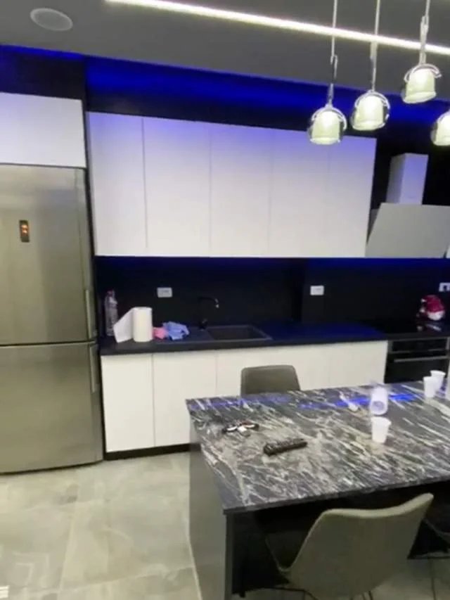 Tirane, jepet me qera apartament 2+1+BLK Kati 6, 95 m² 650 Euro (Rruga Nexho Konomi)
