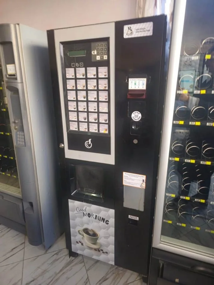 Durres, ofroj Shiten Distributor Automatik per Kafe dhe Snack ne Durres Gjithashtu disponojme edhe makineri per Cigare si dhe Expresa Gaia te markes Bianchi qe jane gati si te rinje dhe te pershtashem per restorante ,lokale,Bujtina ,Farmaci ,sht...