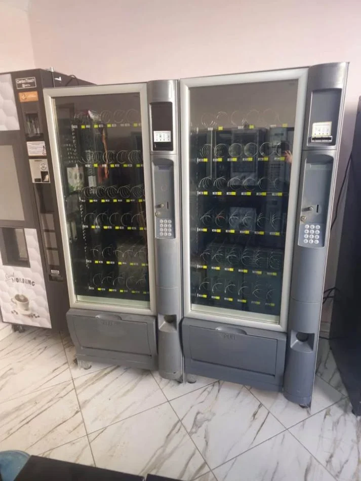 Durres, ofroj Shiten Makineri Automatike Vendig Machine per Kafe dhe Snack Durres Plazh+355692387400 2 €