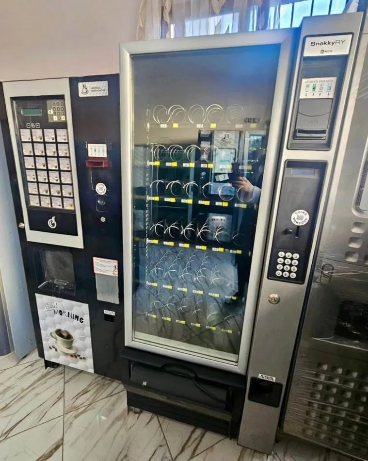 Durres, ofroj Shiten Makineri Automatike Vendig Machine per Kafe dhe Snack Durres Plazh+355692387400 2 €