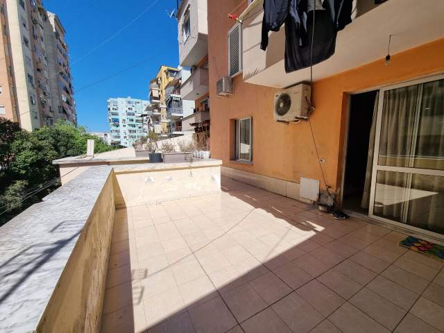 Tirane, jepet me qera apartament 2+1+A+BLK Kati 2, 135 m² 600  (Rruga Medar Shtylla)