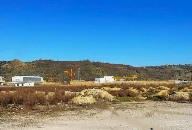 Tirane, shes truall 9.700 m² 680.000 Euro (BUZE RRUGES DYTESORE, VORE-MARIKAJ)