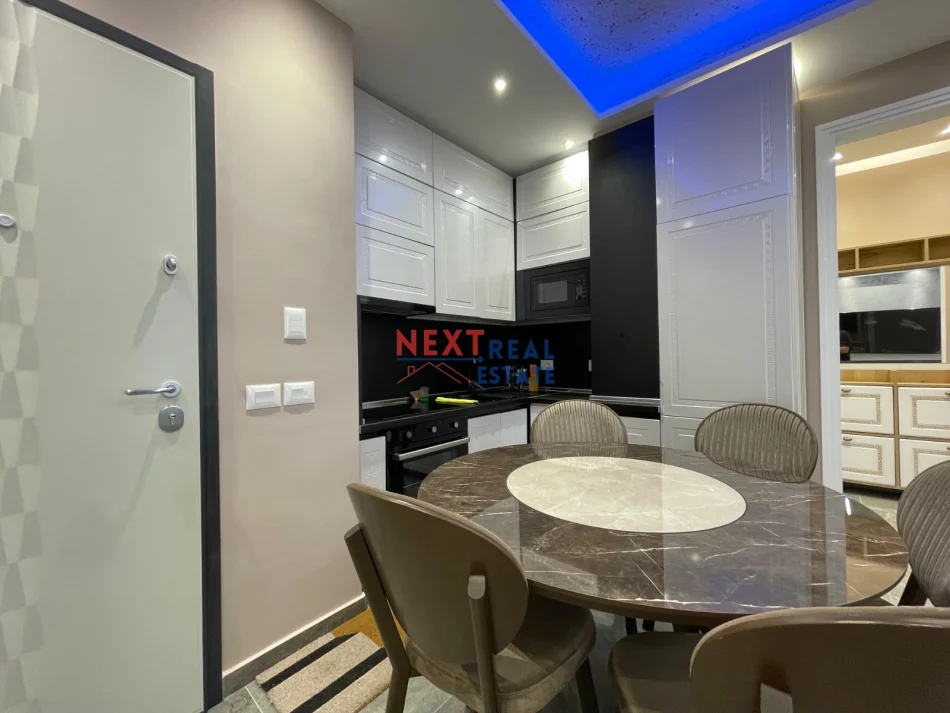 Vlore, jepet me qera apartament 1+1+Ballkon , 601 € (UJE I FTOHTE)