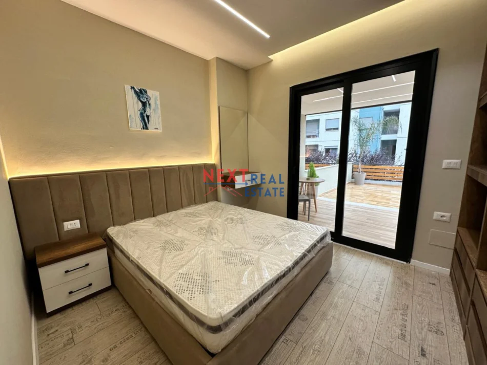 Vlore, jepet me qera apartament 1+1+Ballkon Kati 2, 700 € (KOMBINATI I PESHKUT)