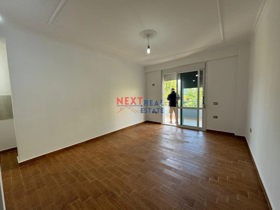 REZERVO PRONEN VETEM ME 500€! Vlore, shitet apartament 2+1+Ballkon , 106 m² 200.000 € (LUNGOMARE)