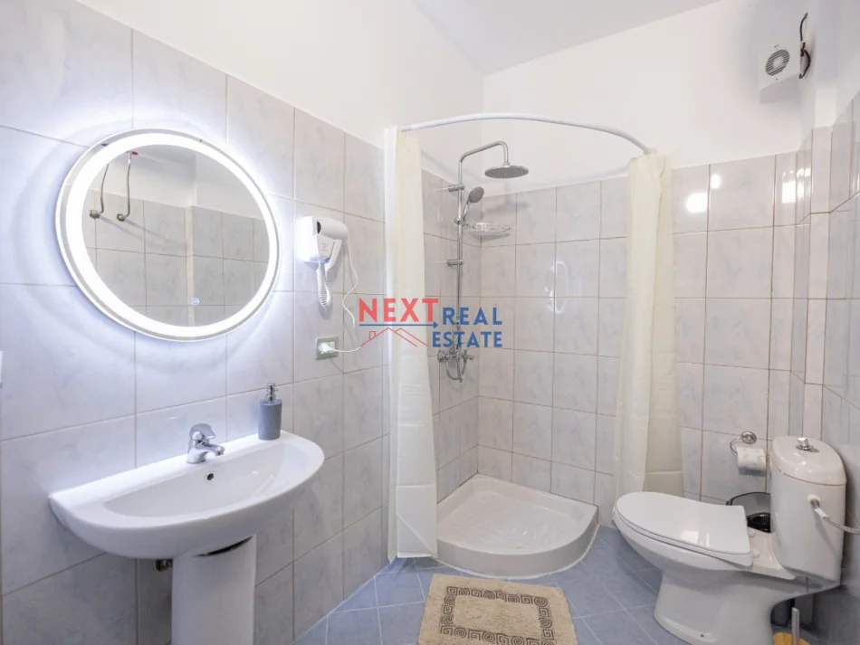 Vlore, jepet me qera garsonier 1+1+Ballkon , 250 € (LUNGOMARE)