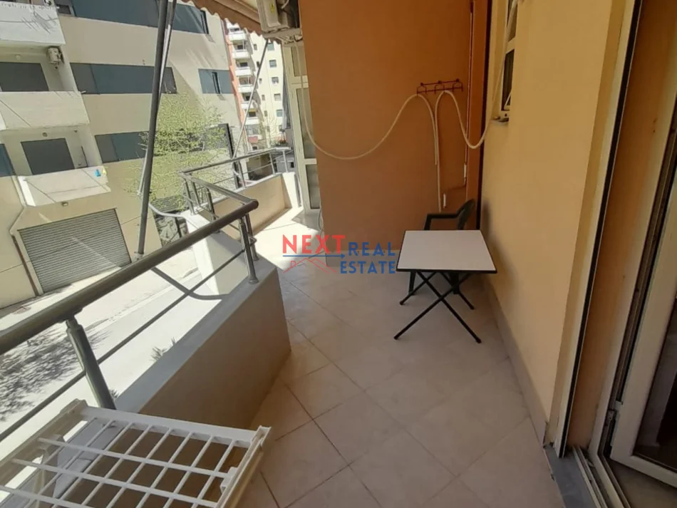 Vlore, jap me qera apartament 1+1+Ballkon , 70 m² 300 € (LUNGOMARE)