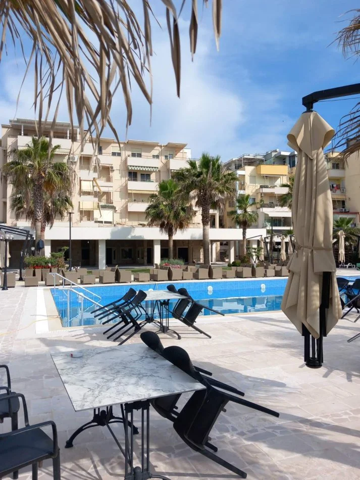 Qerret, jepet me qera apartament 2+1+Ballkon Kati 2, 85 m² 60 € (Rruga e Fshatrave Turistike)