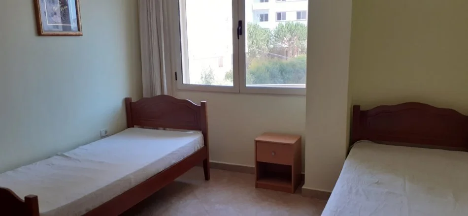 Qerret, jepet me qera apartament 2+1+Ballkon Kati 2, 85 m² 60 € (Rruga e Fshatrave Turistike)