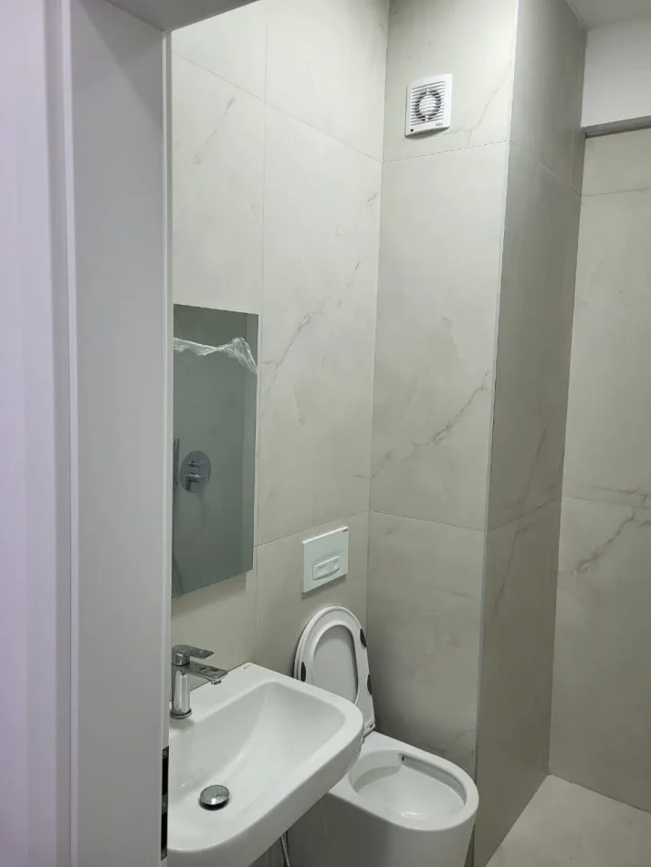 Tirane, jepet me qera apartament 1+1+Ballkon Kati 6, 50 m² 400 € (Kompleksi Kadiu, Mangalem21)