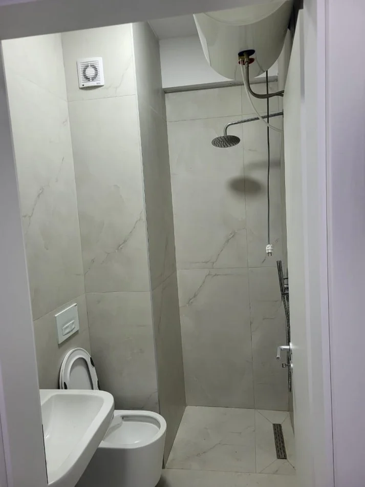 Tirane, jepet me qera apartament 1+1+Ballkon Kati 6, 50 m² 400 € (Kompleksi Kadiu, Mangalem21)