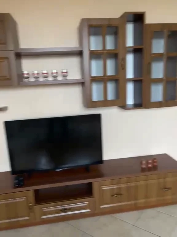 Tirane, jepet me qera apartament 2+1+Ballkon Kati 1, 400 €
