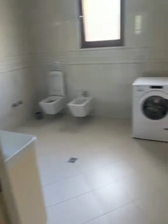 Tirane, jepet me qera apartament 2+1+Ballkon Kati 1, 400 €
