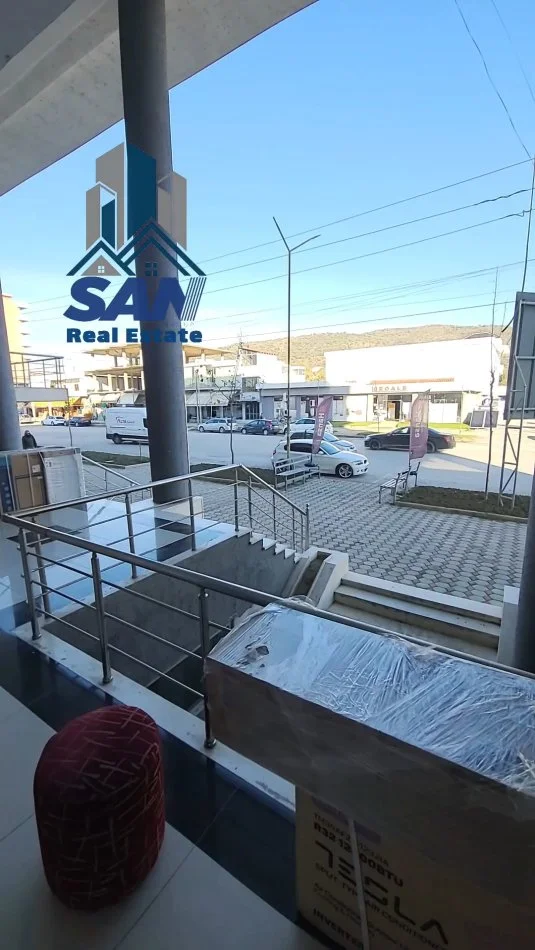 Lushnje, shes dyqan Kati 0, 185 m² (Shetitorja Stadiumit)