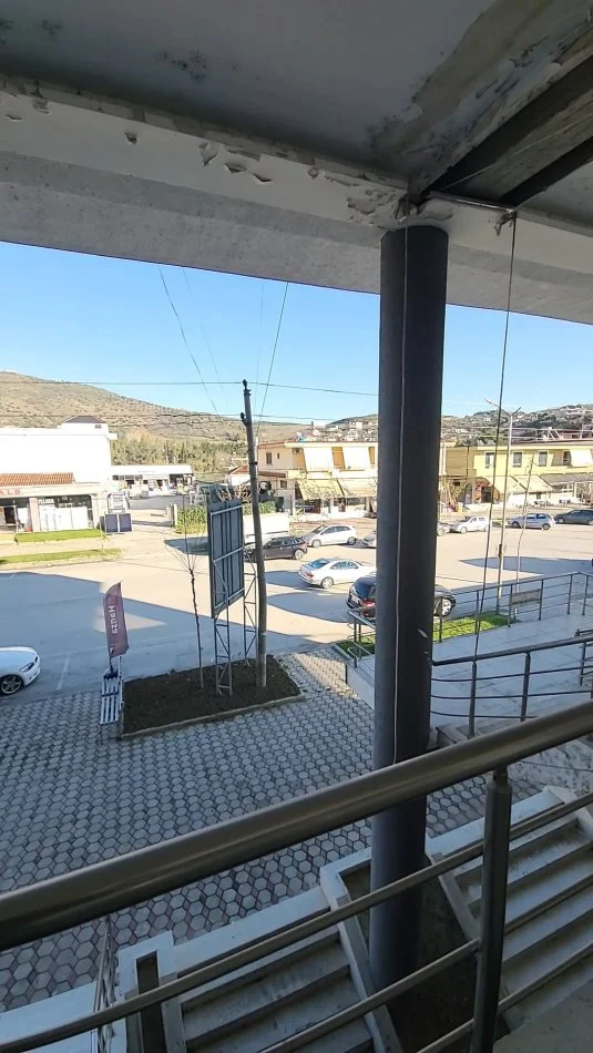 Lushnje, shitet ambjent biznesi Kati 1, 350 m² (Shetitorja Stadiumit)