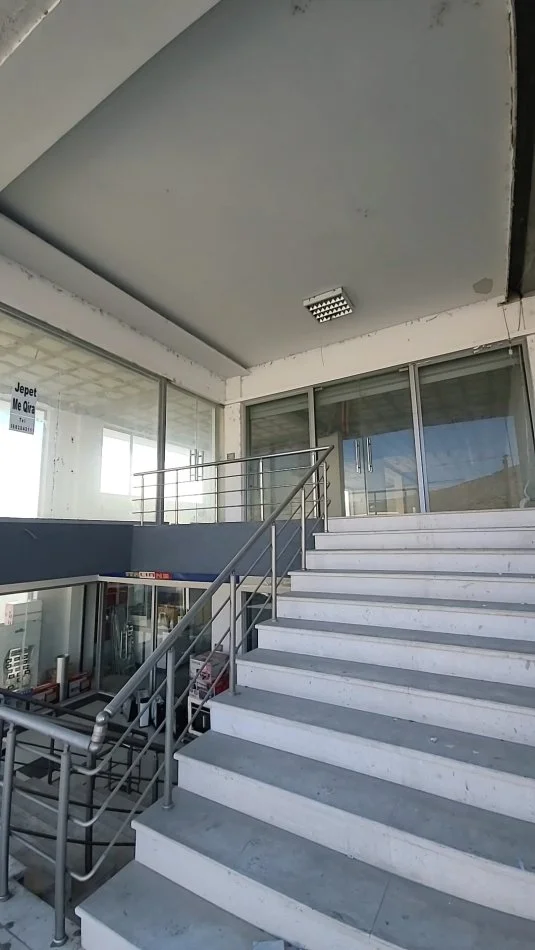 Lushnje, shitet ambjent biznesi Kati 1, 350 m² (Shetitorja Stadiumit)