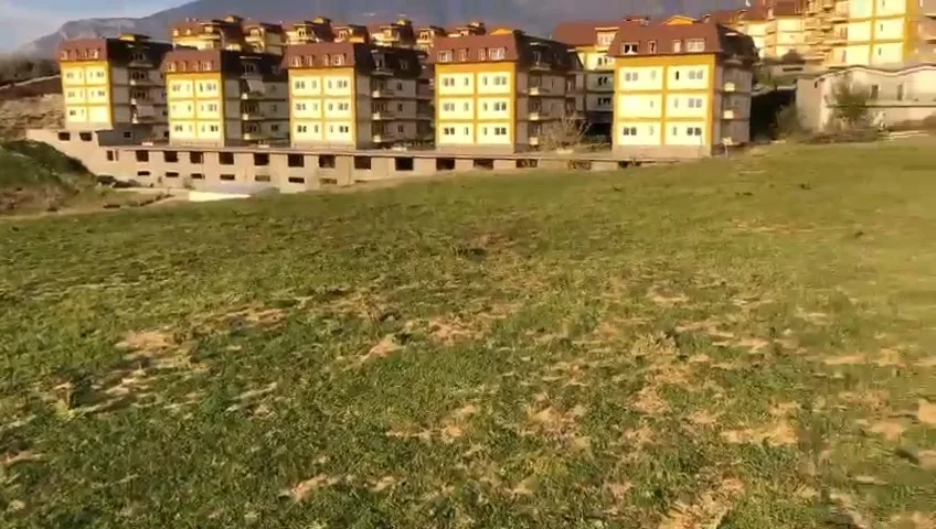 Tirane, shitet truall , 1.000 m² (Rruga Tuneleve Farkë)