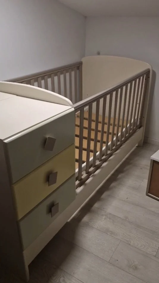 Tirane, shes Krevat femijesh me sirtare dhe minidollap 22.000 €