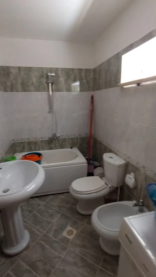 Vlore, jepet me qera apartament 2+1 Kati 3, 120 m² 350 € 