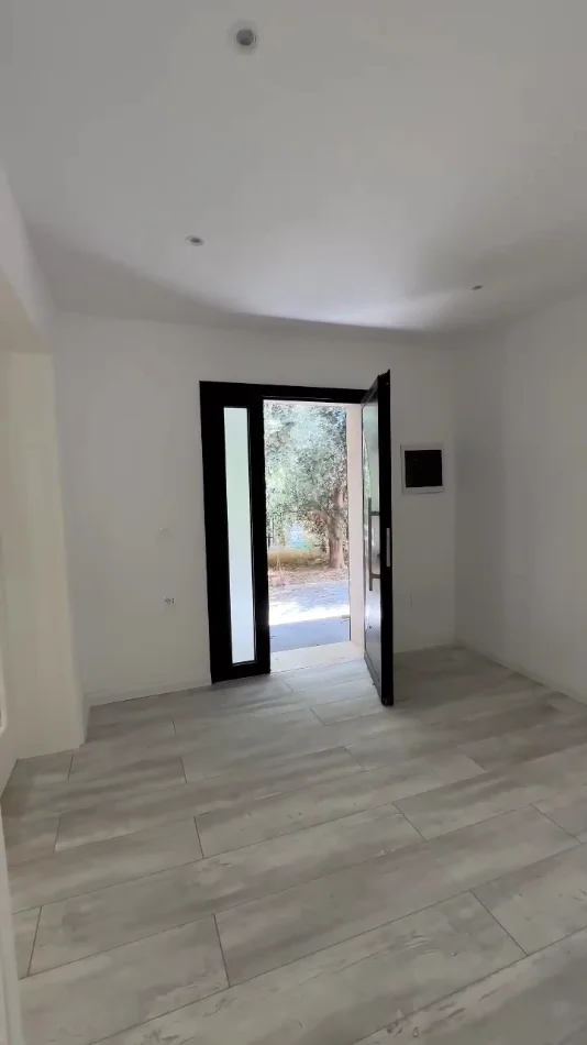 Vlore, shitet nga Pronari, pa-komision Vile 1 Katshe Kati 0, 274 m² 390.000 € 