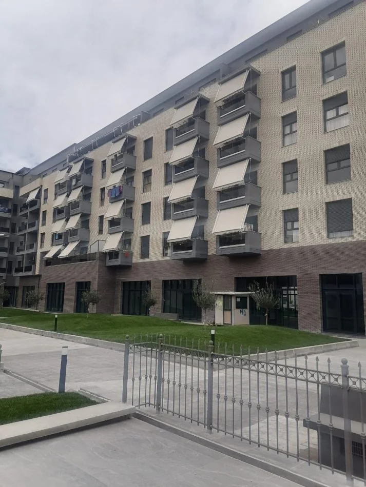 Tirane, shitet 1+1+Ballkon Kati 2, 