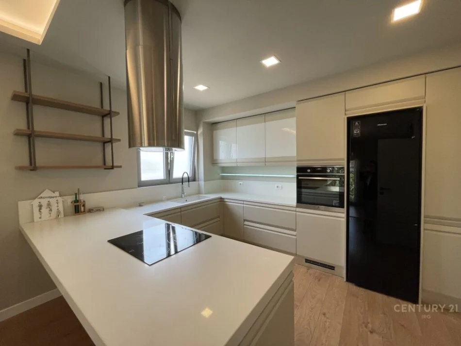 jepet me qera Vile 3+1+Aneks+Ballkon Kati 3, 244 m² 1.500 € (Selite)