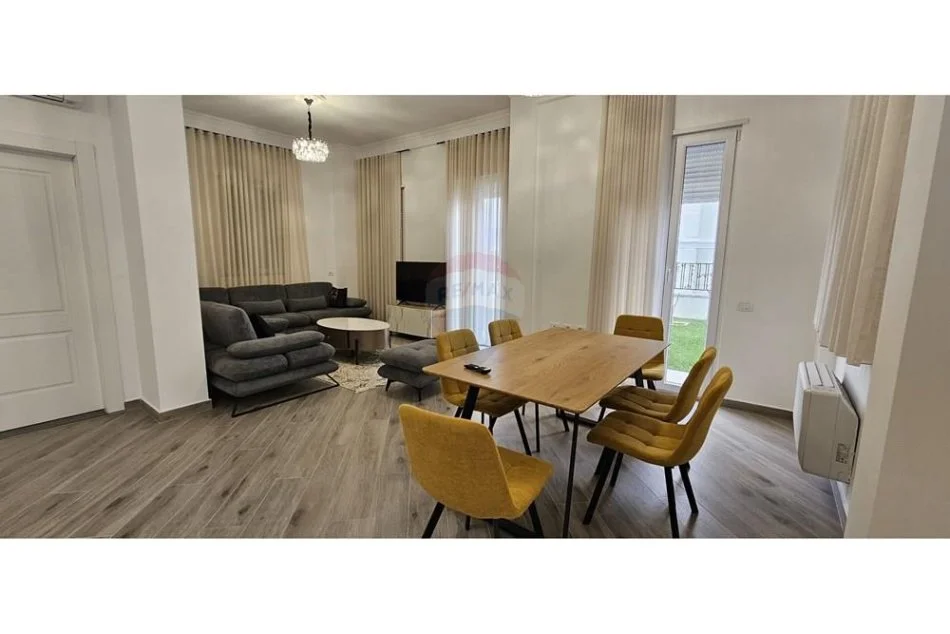 Tirane, jepet me qera Vile 3 Katshe Kati 3, 240 m² 2.500 € (Mjull Bathore, Tirane)