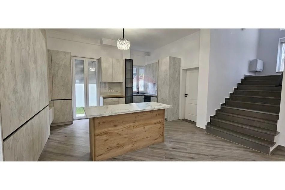 Tirane, jepet me qera Vile 3 Katshe Kati 3, 240 m² 2.500 € (Mjull Bathore, Tirane)