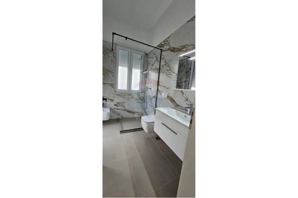 Tirane, jepet me qera Vile 3 Katshe Kati 3, 240 m² 2.500 € (Mjull Bathore, Tirane)