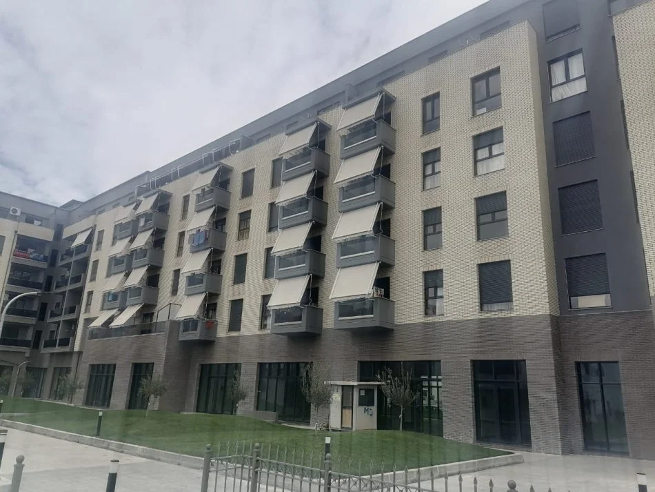 Tirane, shitet 1+1+Ballkon Kati 2, 